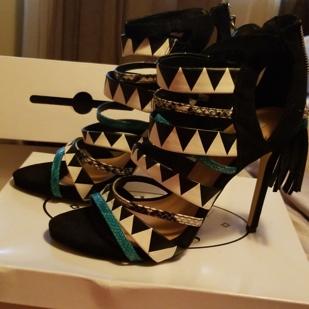 Trending black/white Steve madden heels